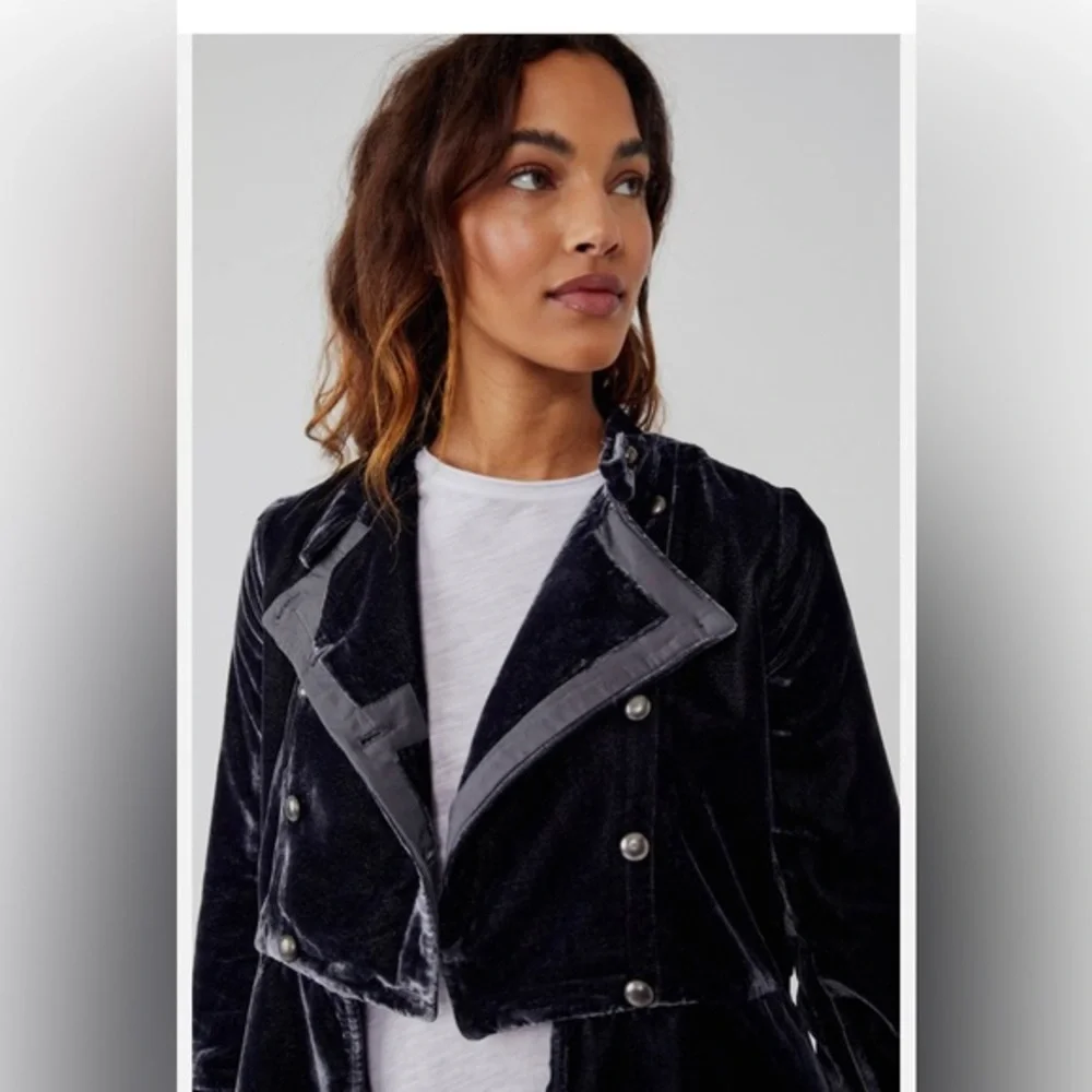 Free People Faye black Ebony Velvet Jacket‎ Size Small brand new